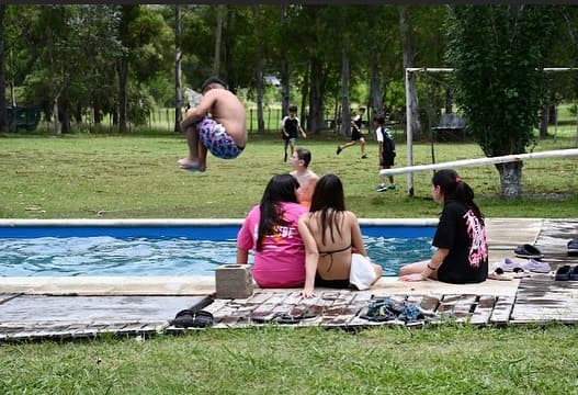 Una tarde alrededor de la pileta
